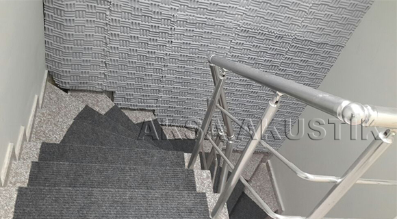 Özbay Proje Merdiven Boşluğu | Gri Labirent Basotect Melamin Sünger Uygulaması